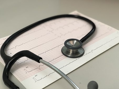 ELECTROCARDIOGRAFÍA BÁSICA Y ARRITMIAS PARA ENFERMERÍA