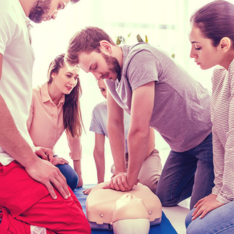 Primeros auxilios y emergencias en el entorno laboral