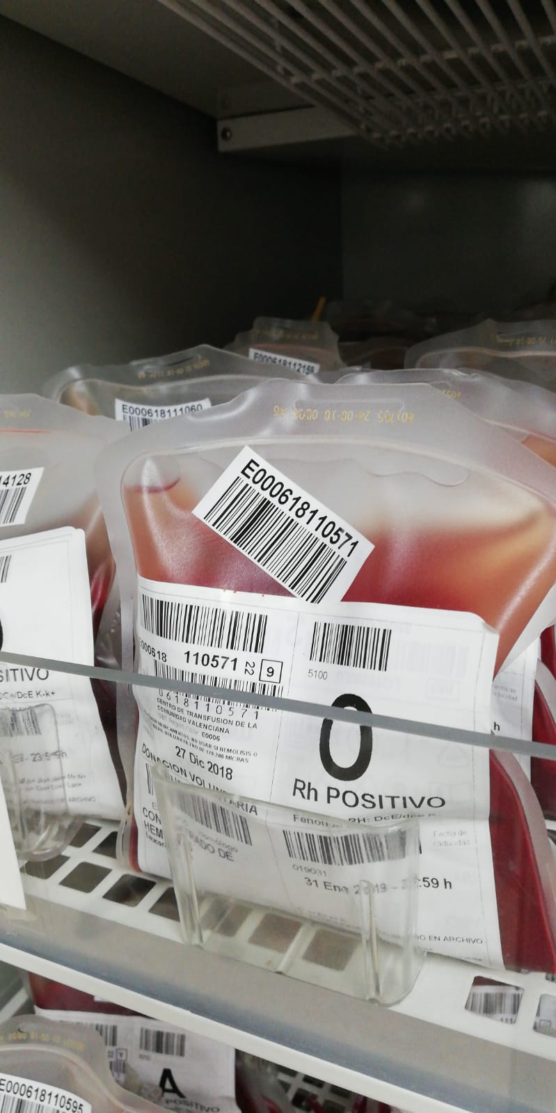 CUIDADOS DE ENFERMERÍA EN EL SERVICIO DE TRANSFUSIONES SANGUINEAS